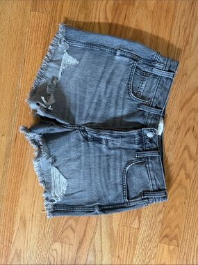 NWOT Universal Thread gray High-Rise Distressed Denim Shorts